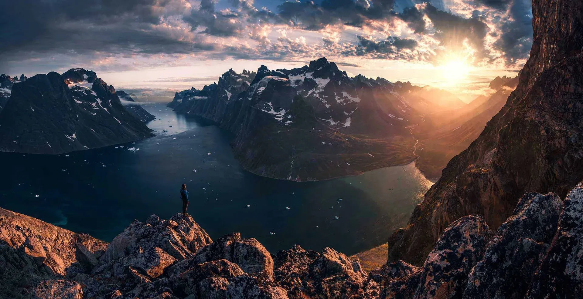 Mountain scenery photographed by Max Rive