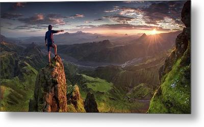 files/first-contact-max-rive.jpg