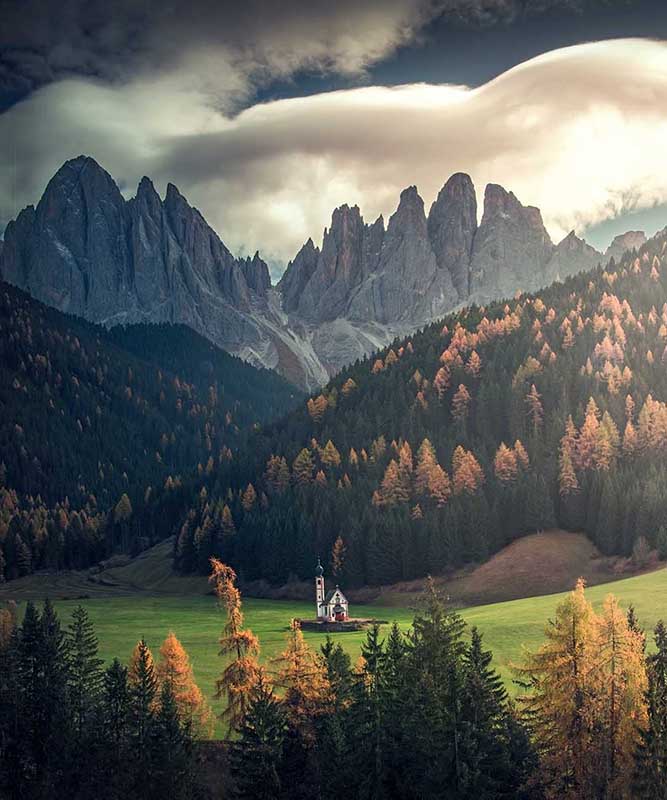 santa-magdalena-church-autumn_97e2fc04-6552-48cc-b1d6-6b9a978a94bf